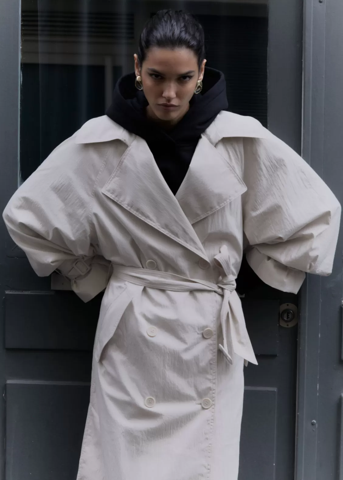 & Other Stories Outerwear | Crinkle-Effect Trench Coat Beige